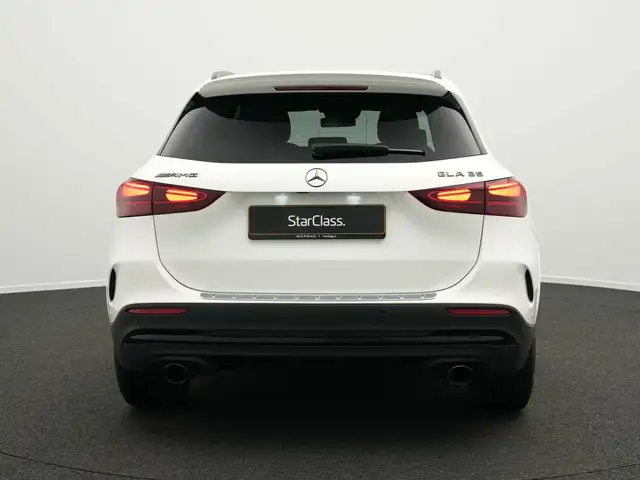 Mercedes-Benz GLA view 4