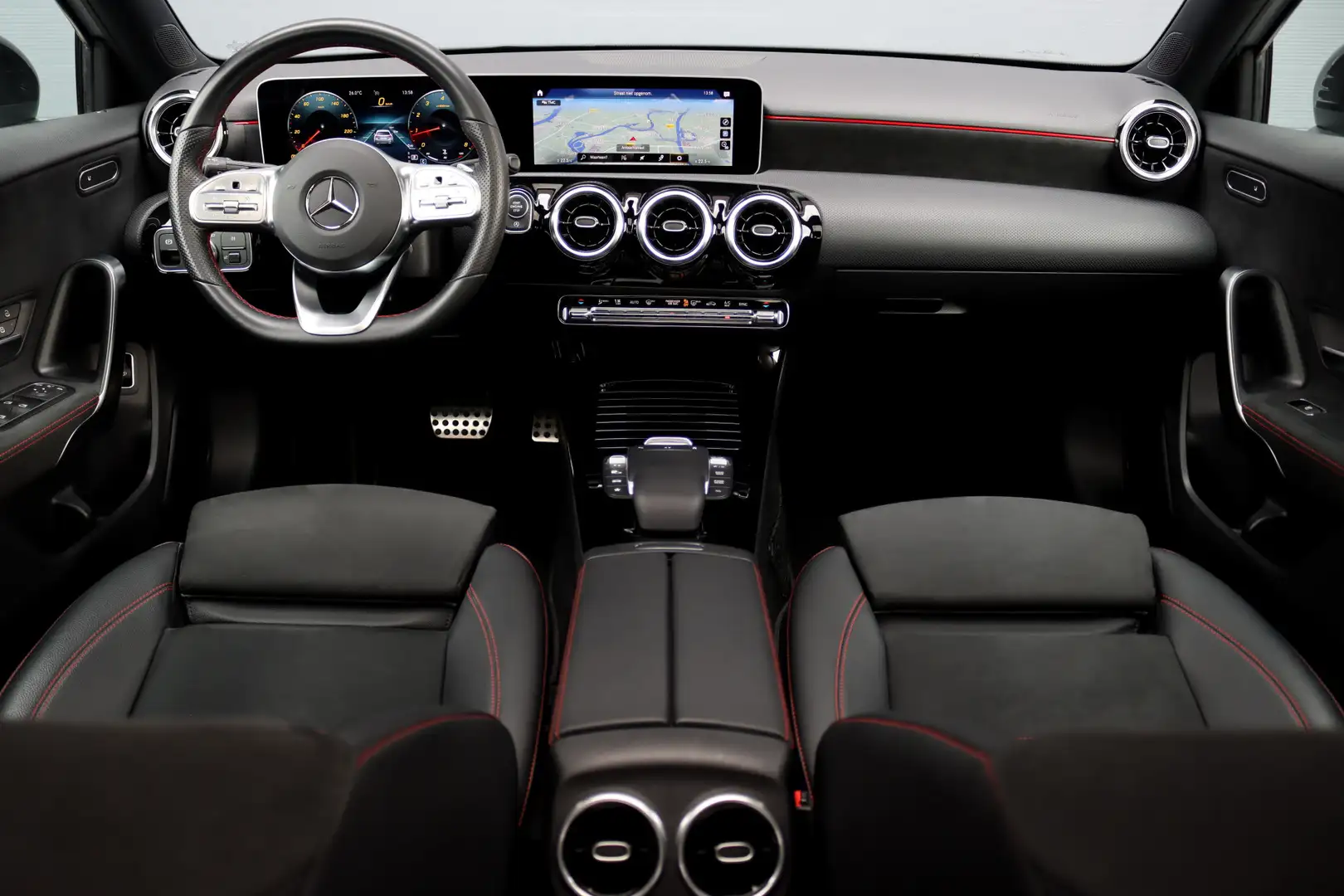 Mercedes-Benz A 180 Business Solution AMG Line Aut7 | Panoramadak | Ni Zilver - 2