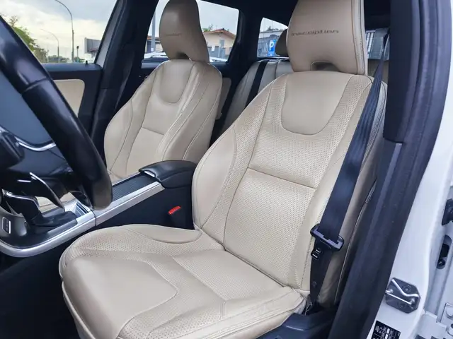 Volvo XC60 view 8