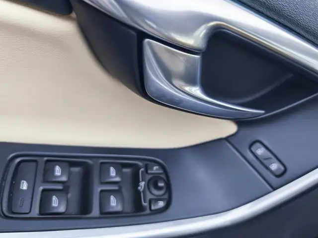 Volvo XC60 view 15