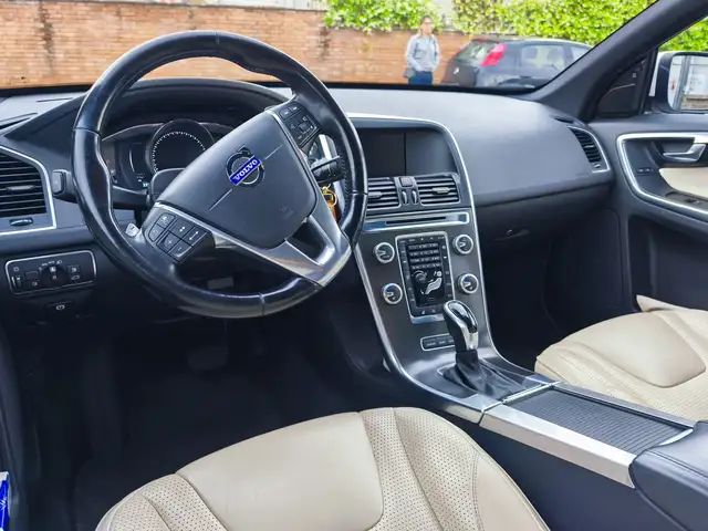 Volvo XC60 view 9