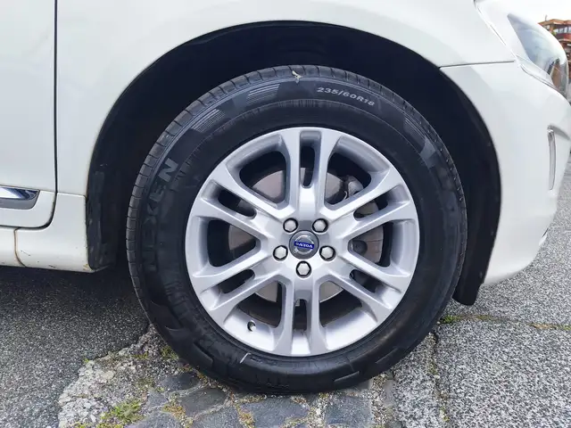 Volvo XC60 view 23