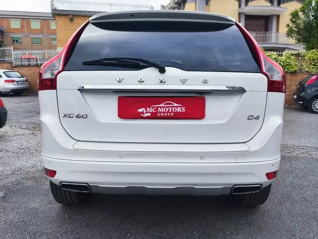 Volvo XC60 view 3