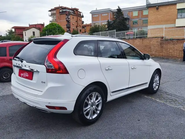 Volvo XC60 view 4