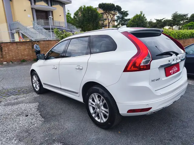 Volvo XC60 view 2