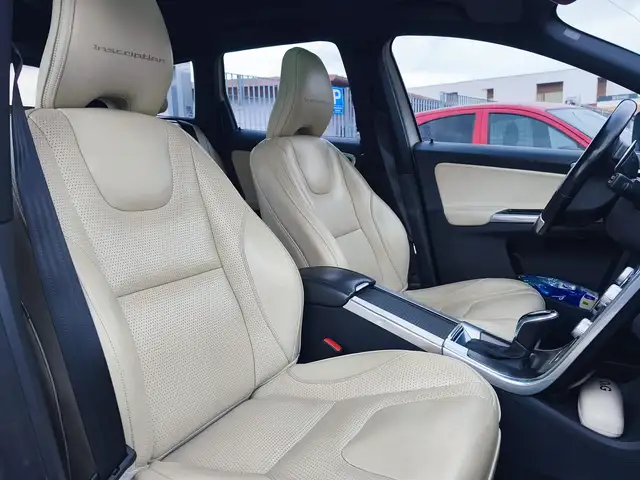 Volvo XC60 view 7