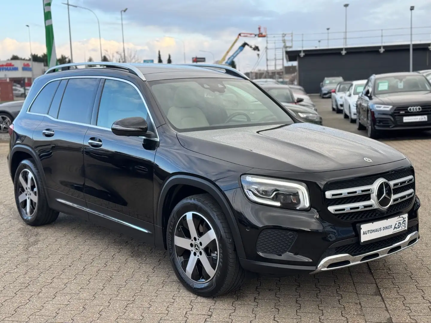 Mercedes-Benz GLB 180 d Panorama,360° Kamera,Multibeam Schwarz - 2