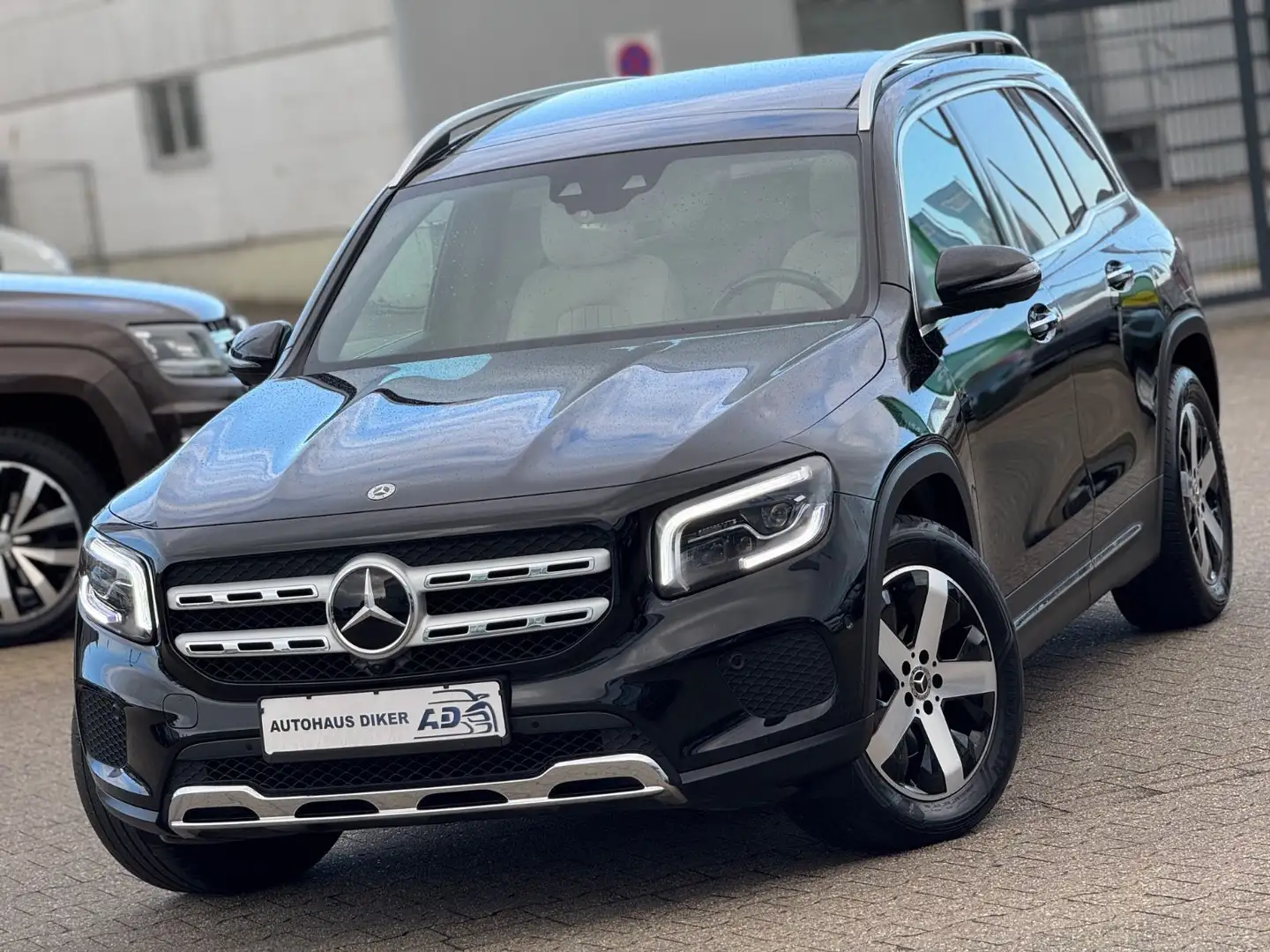 Mercedes-Benz GLB 180 d Panorama,360° Kamera,Multibeam Schwarz - 1