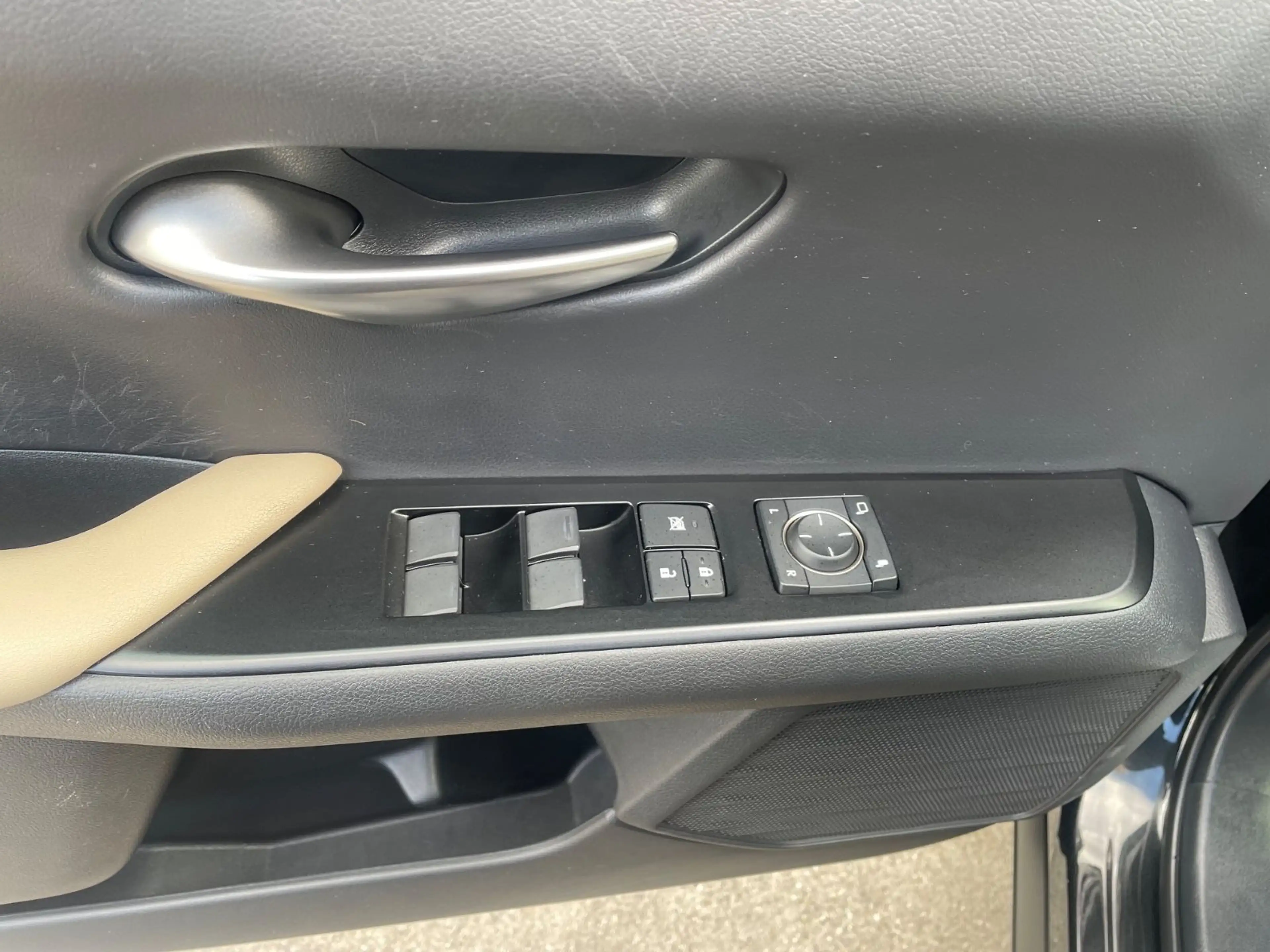 Lexus UX 250h 2,0 Hybrid Automatik/Leder/Klima/Navi/Kam — photo 10