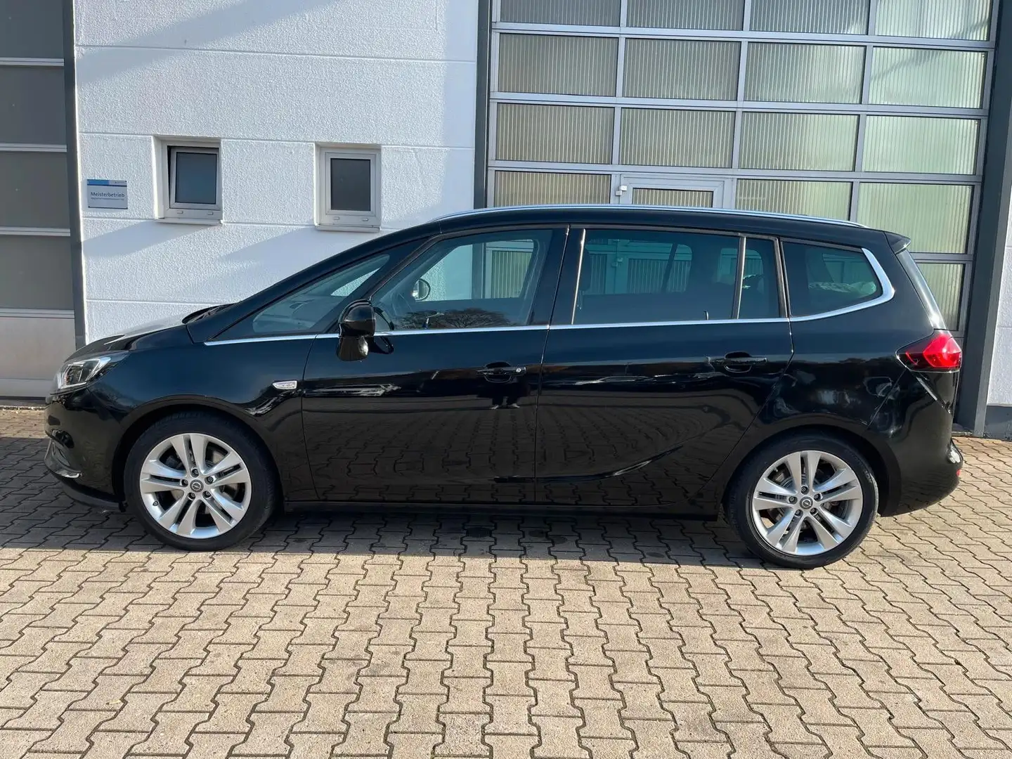 Opel Zafira C Innovation/AUTOM/AHK/7-SITZE/SHZ/KAMERA Schwarz - 2