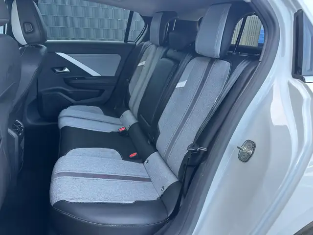 Opel Astra view 11