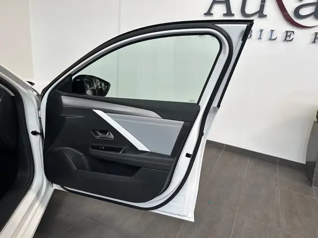 Opel Astra view 7
