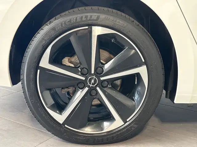 Opel Astra view 3