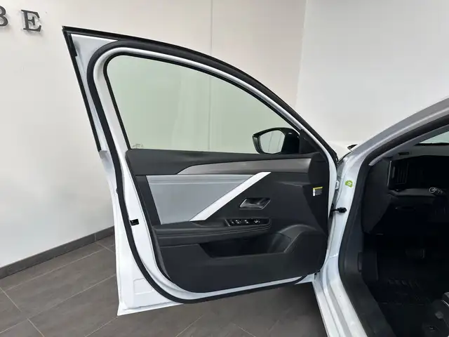 Opel Astra view 6