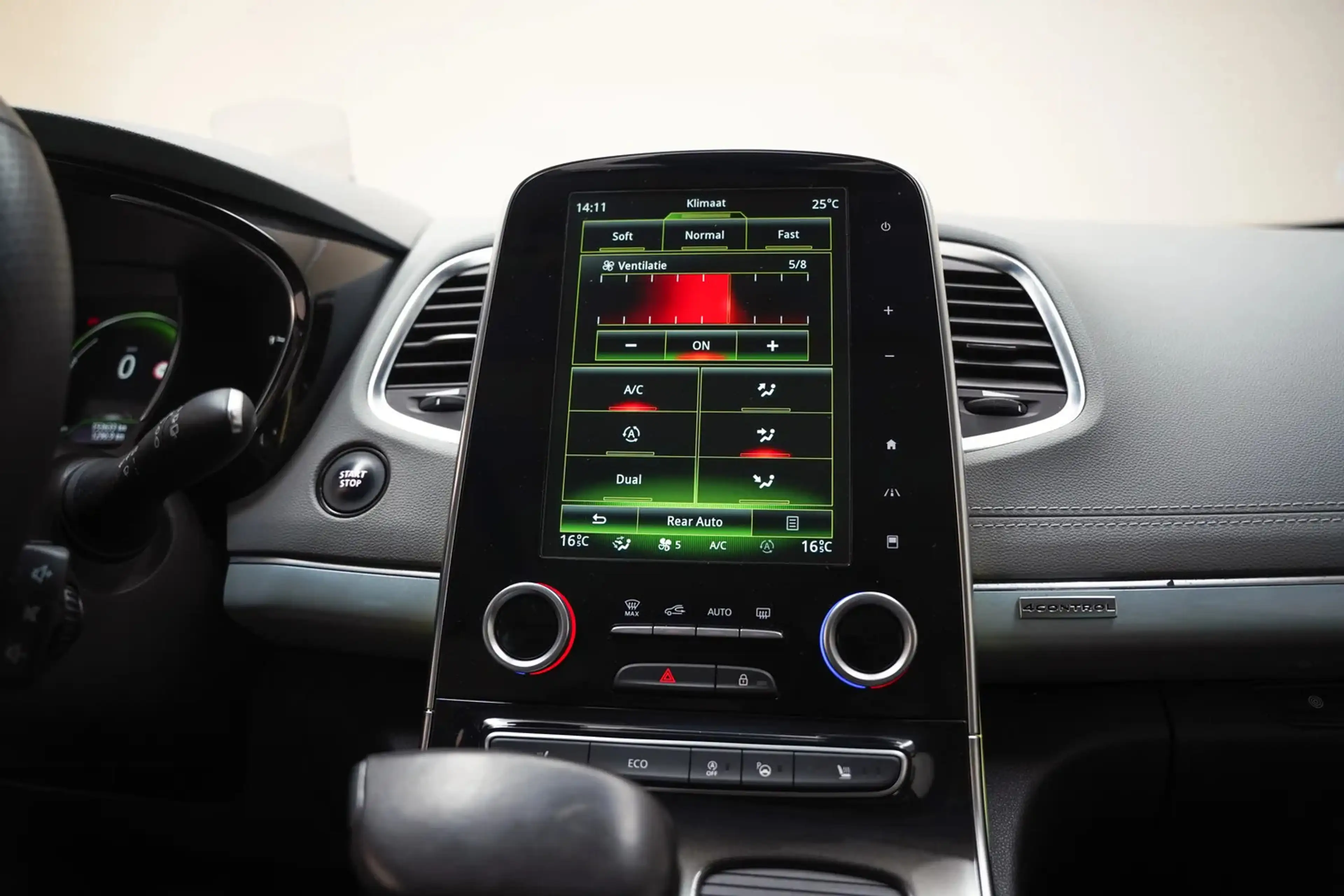 Renault Espace 1.6 TCe Initiale Paris Aut. [ Panoramadak Head-up — photo 9