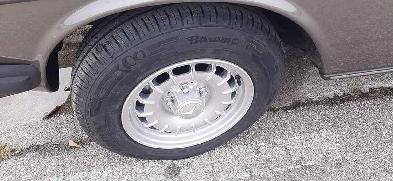 Mercedes-Benz 240 d ASI, foto 4