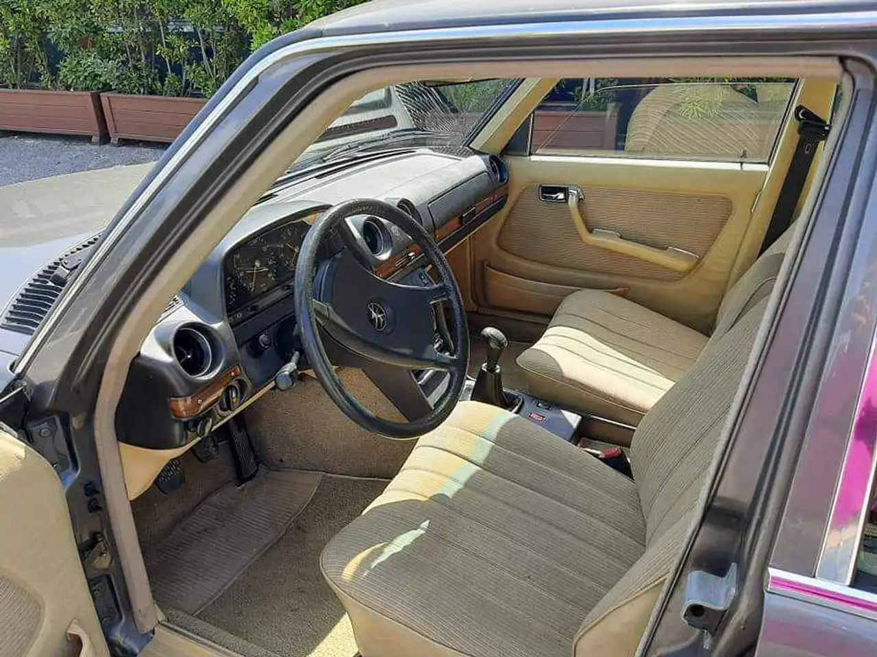 Mercedes-Benz 240 d ASI, foto 2