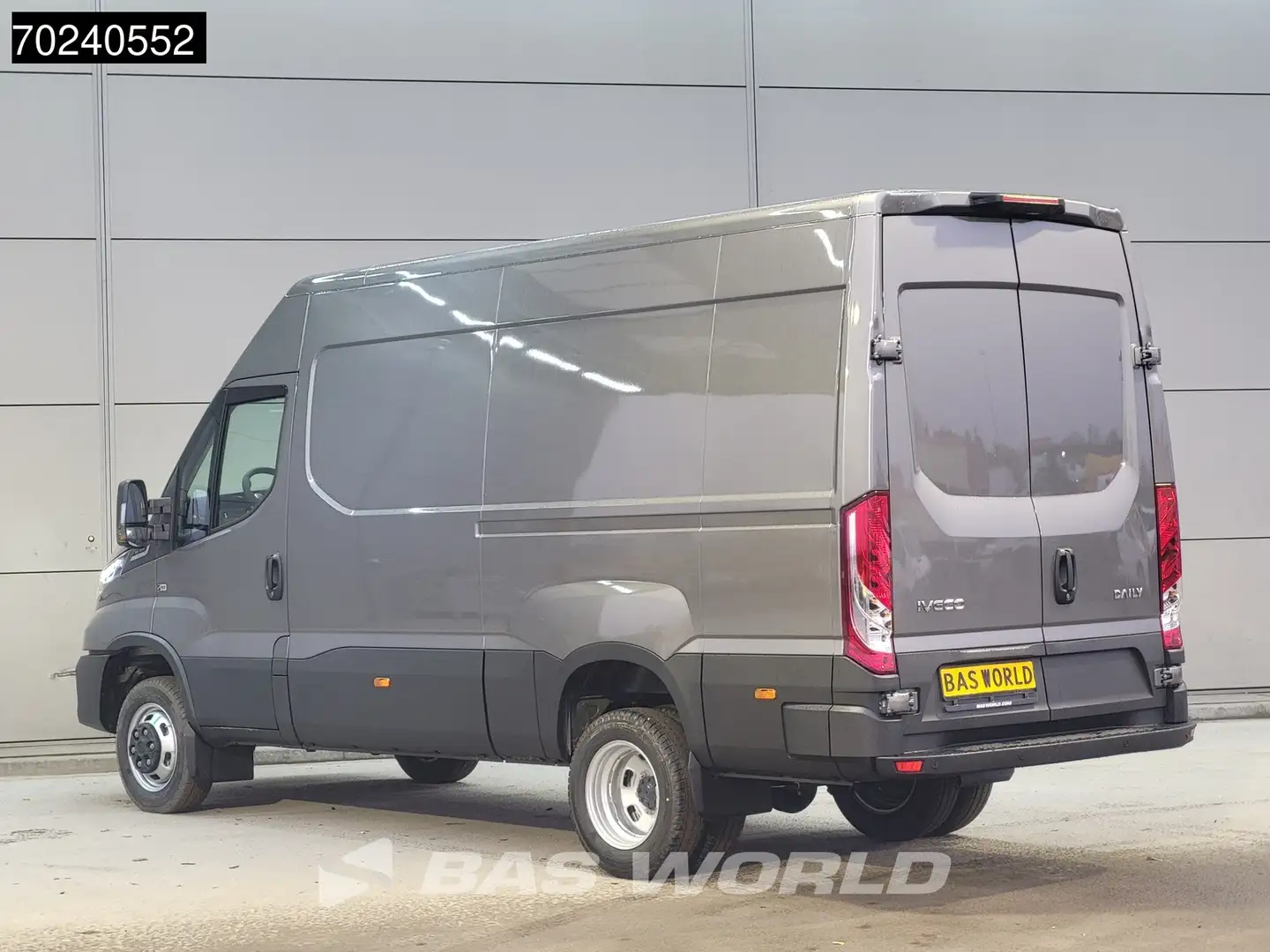 Iveco Daily 35C21 3.0L 210PK Automaat Dubbellucht L2H2 ACC Nav Grau - 2