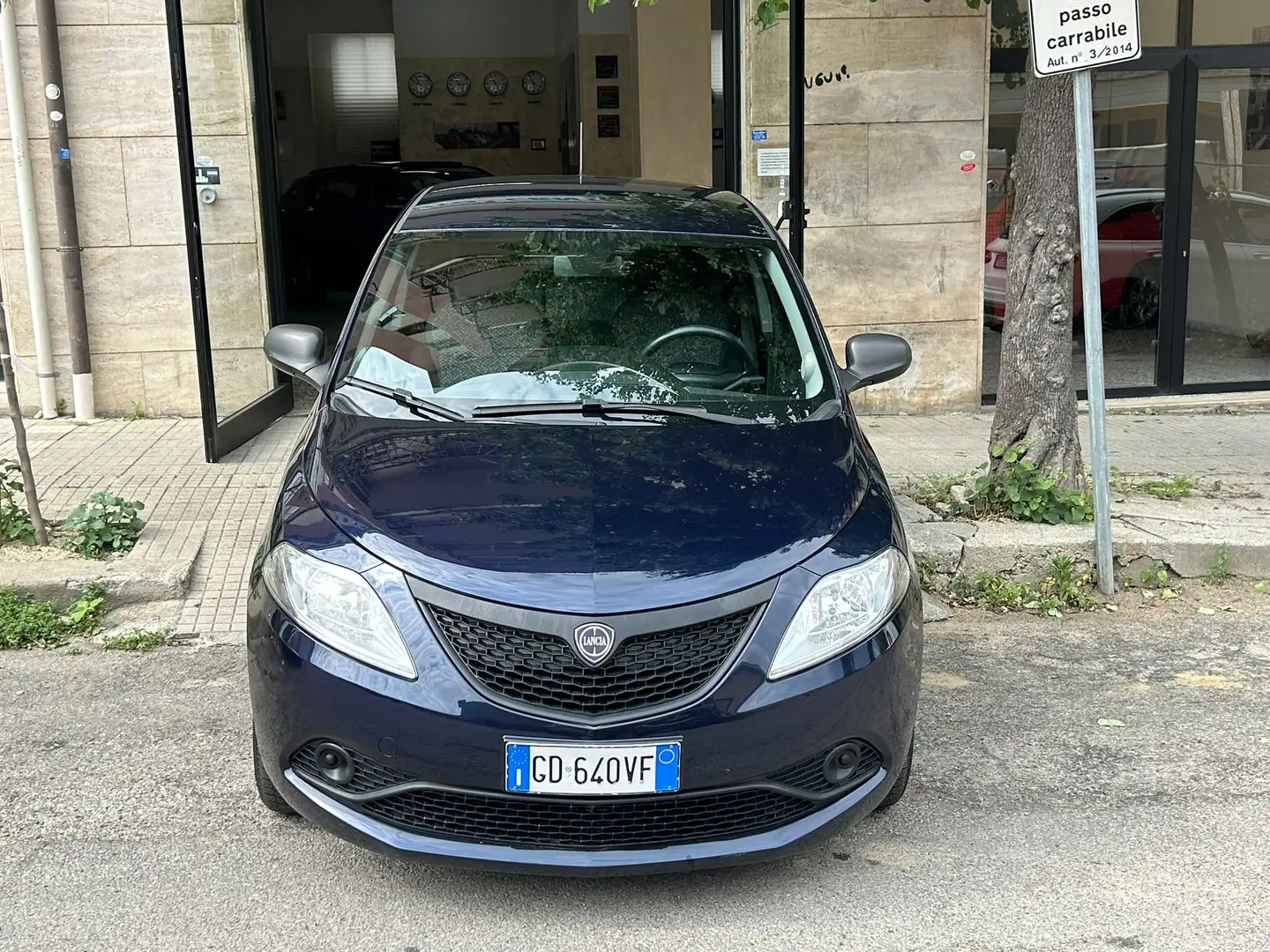 Lancia Ypsilon Ypsilon 1.0 firefly hybrid Silver s Blauw - 1