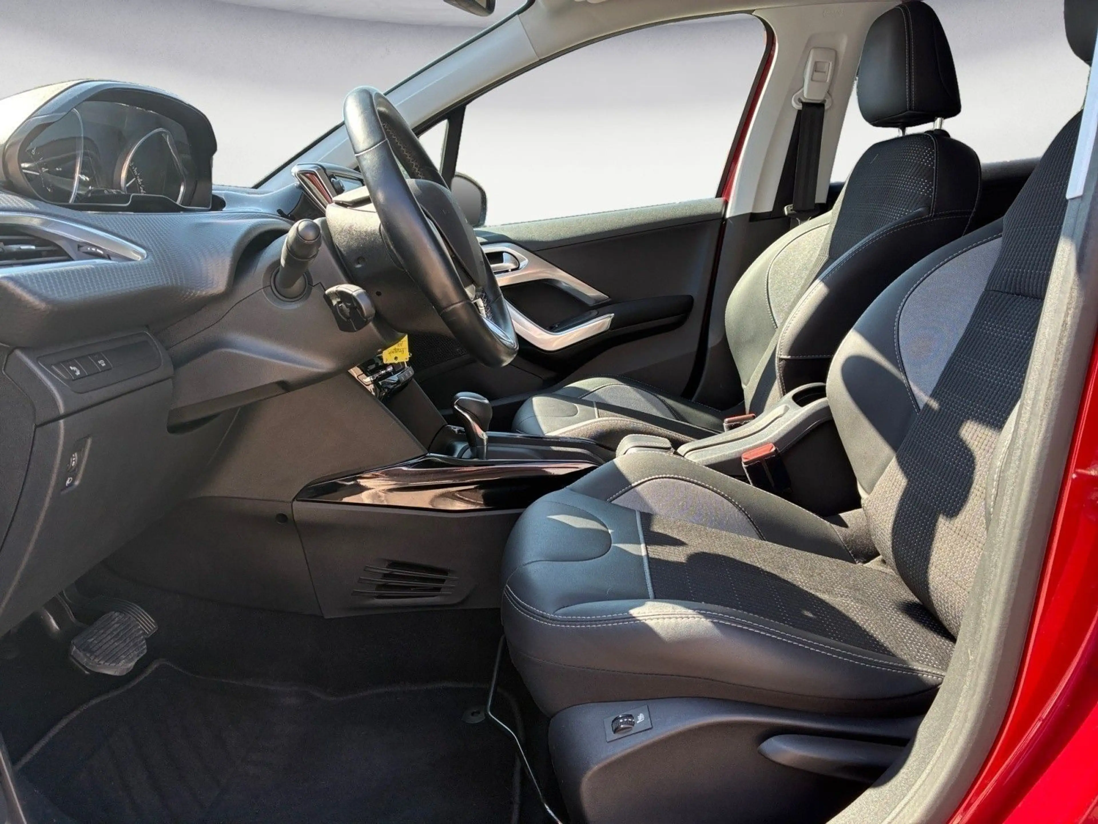 Peugeot 2008 Allure AUTOMATIK*NAVI*SHZ*CARPLAY*KLIMA* PD — photo 9