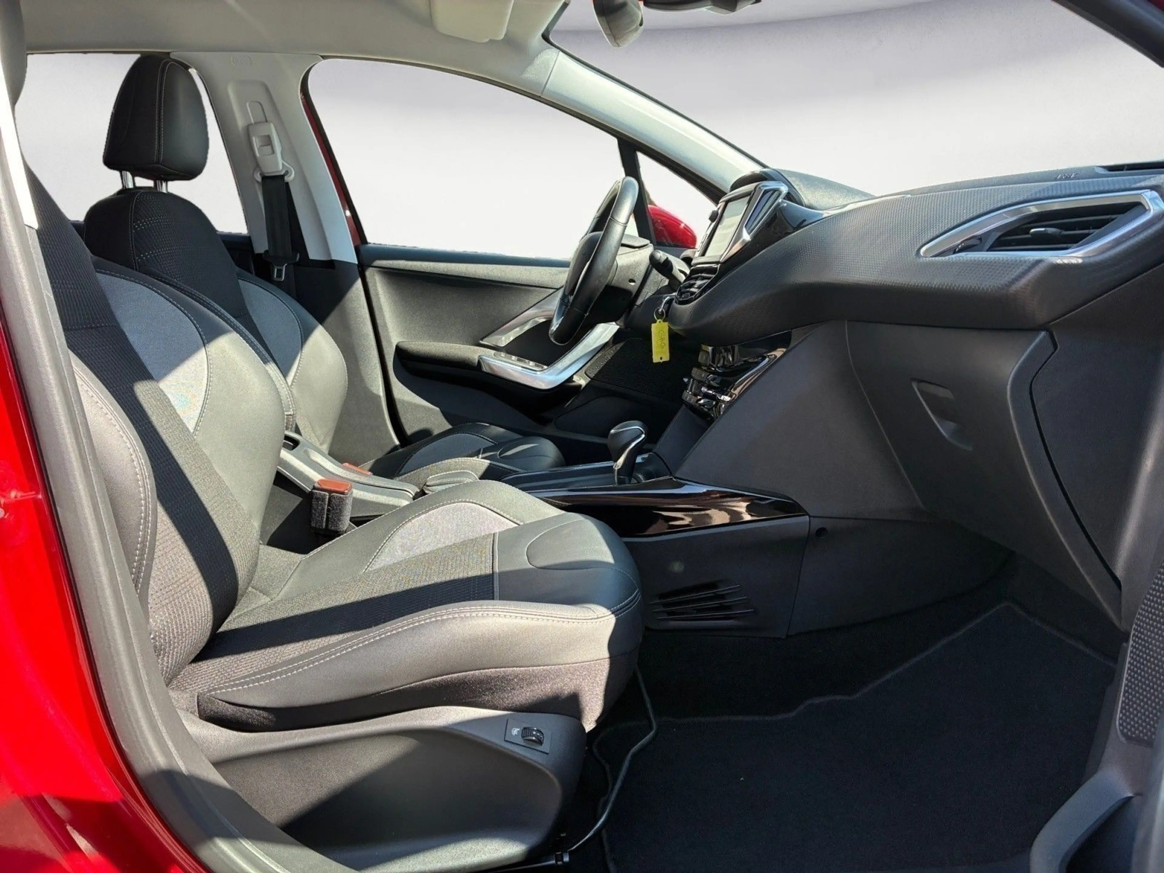 Peugeot 2008 Allure AUTOMATIK*NAVI*SHZ*CARPLAY*KLIMA* PD — photo 12