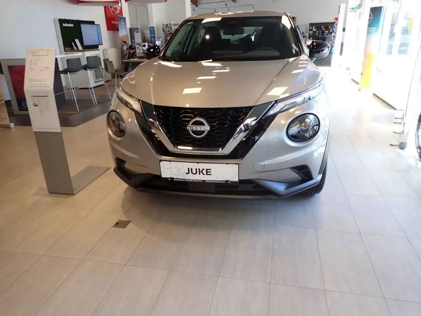 Nissan Juke F16 1,0 DIG-T Acenta+ 114PS Zilver - 2
