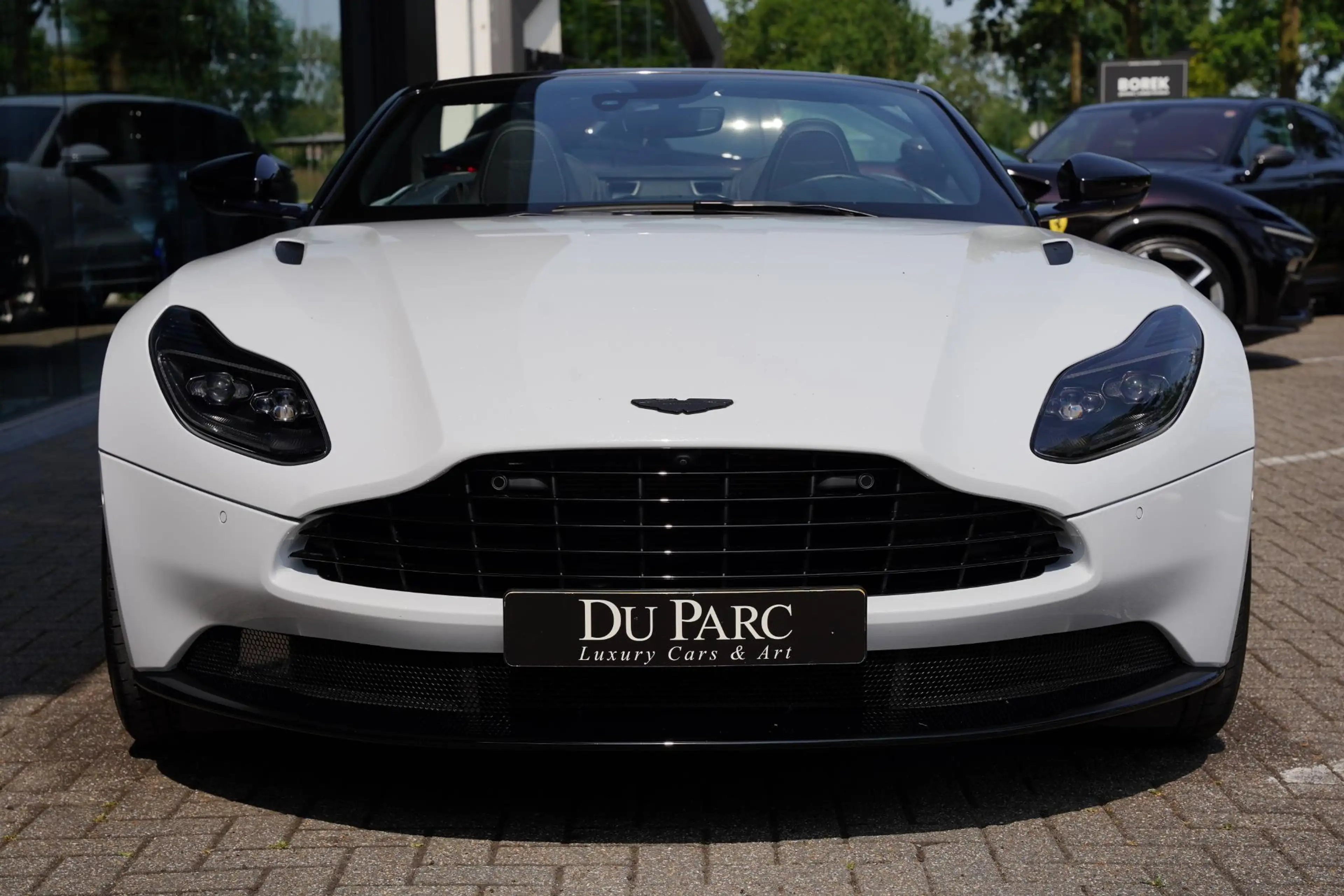 Aston Martin DB11 Volante 4.0 V8 / B&O Advanced / Dealer Serviced — photo 30