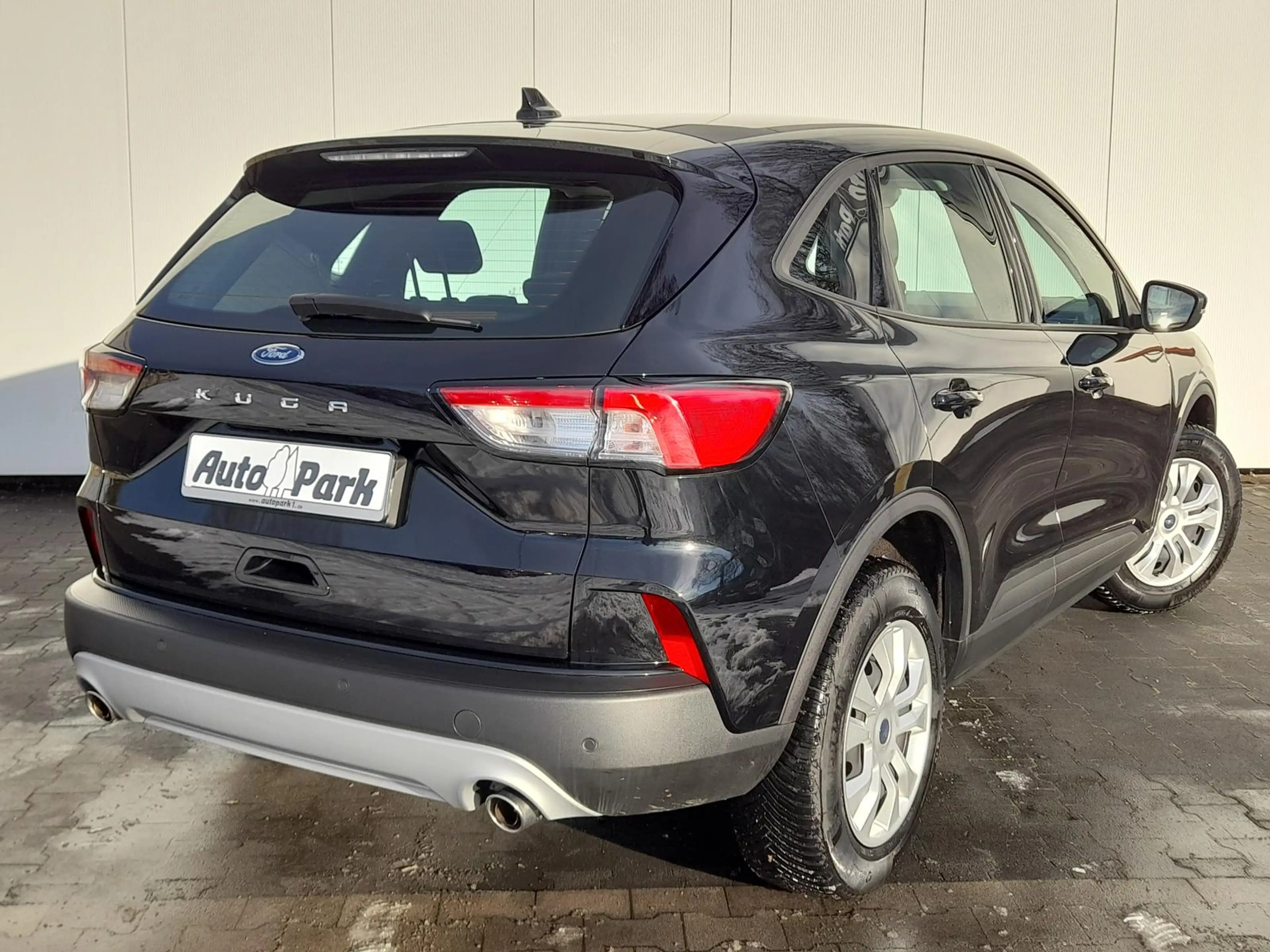 Ford Kuga 1.5 EcoBoost NAVI~SHZ~APP~2xPDC~GRA~DAB~MFL — photo 3