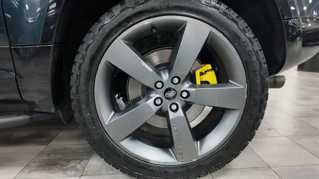 Land Rover Defender view 15