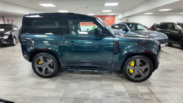 Land Rover Defender view 7