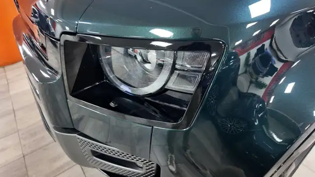Land Rover Defender view 11