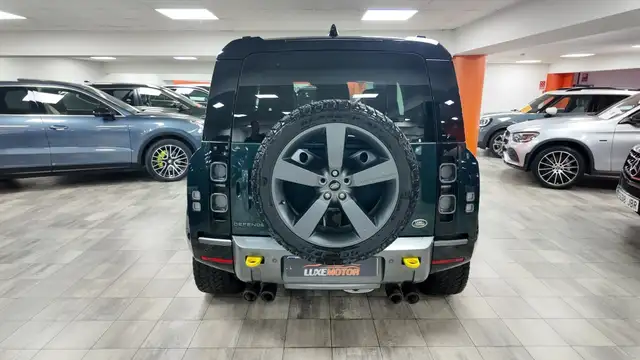 Land Rover Defender view 5