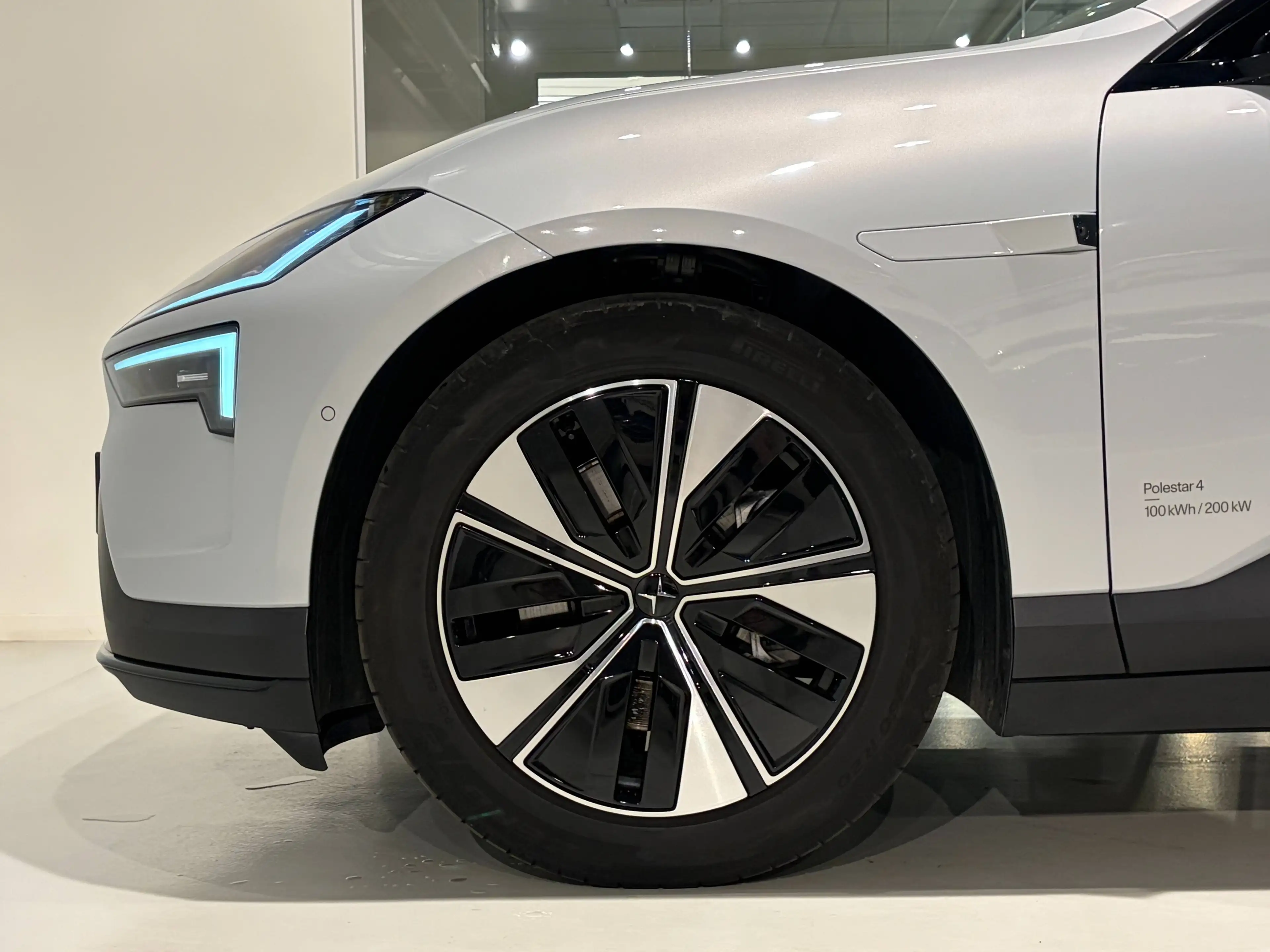 Polestar 4 Polestar 4 LRSM — photo 3