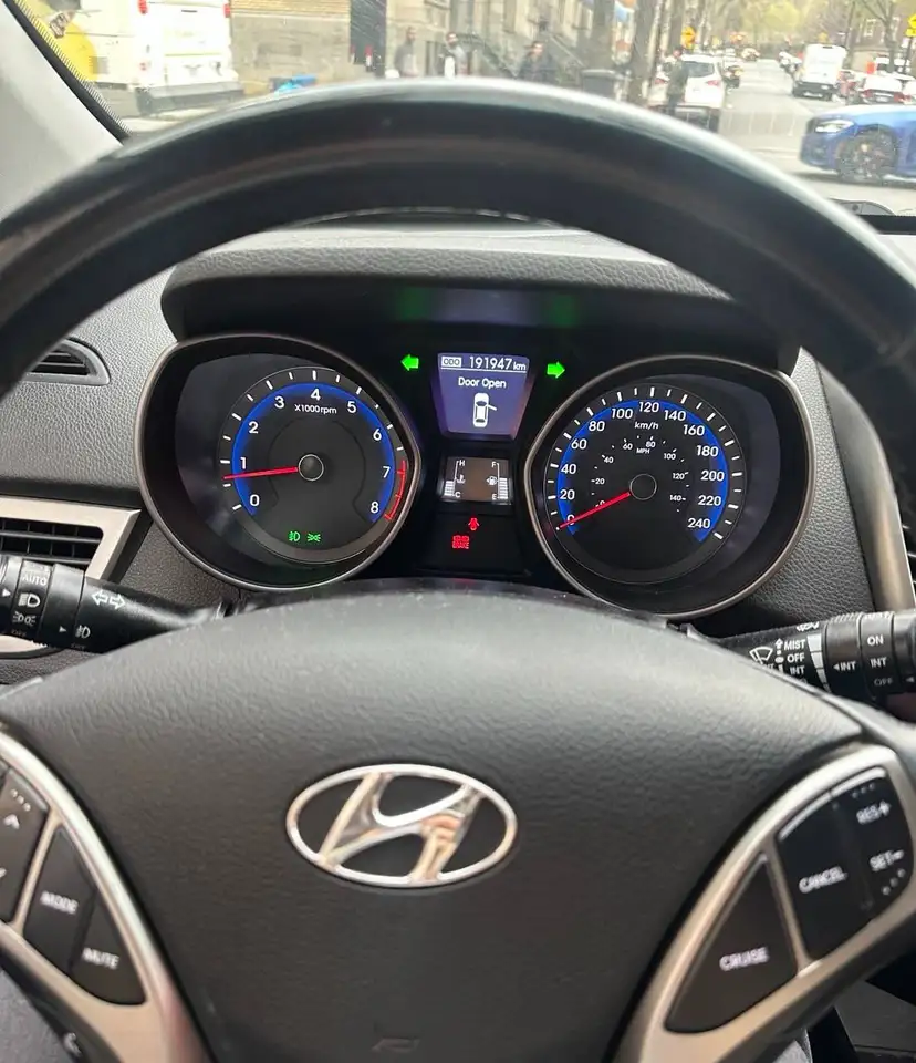 Hyundai ELANTRA снимка Hyundai ELANTRA