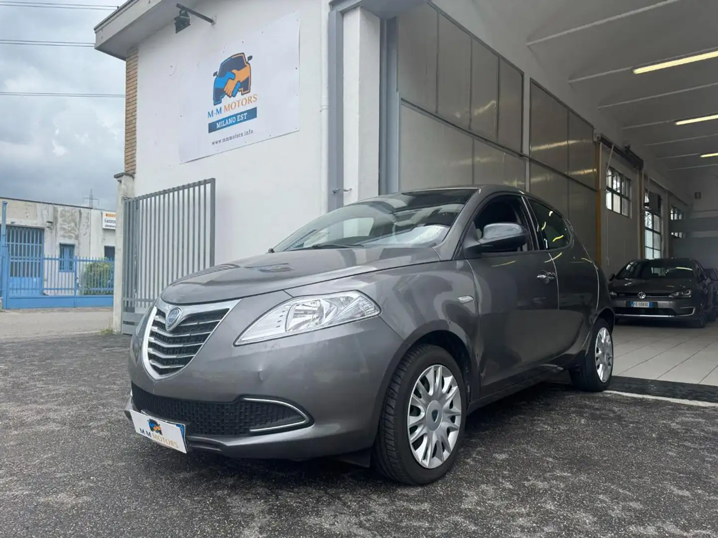 Lancia Ypsilon 1.2 69 CV 5 porte S&S Platinum   **NEOPATENTATI** Grigio - 1