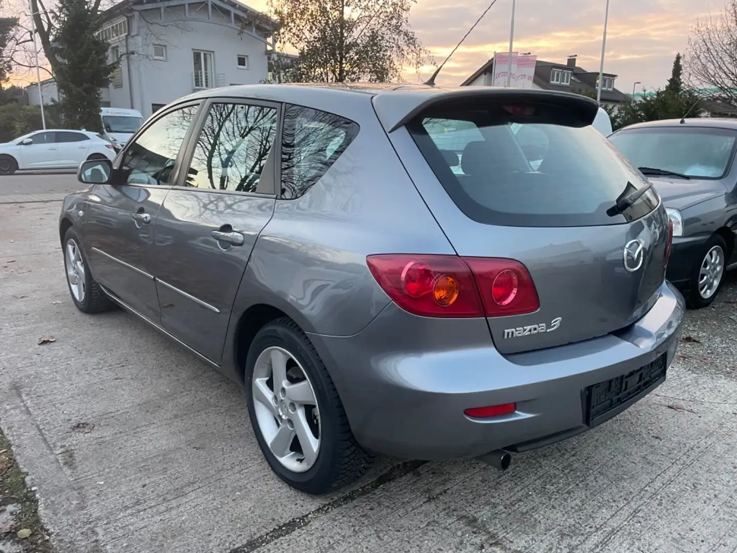 Mazda 3 Lim. 1.6 Sport Comfort SERVICE + TÜV NEU !!! Gris - 2