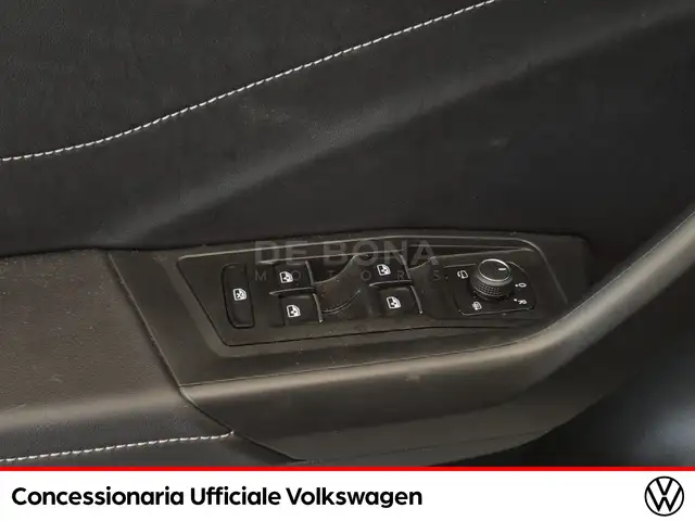 Volkswagen T-Roc view 20