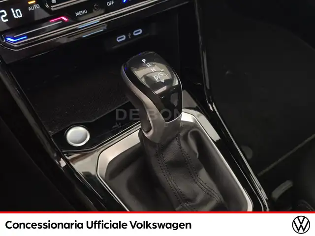 Volkswagen T-Roc view 16