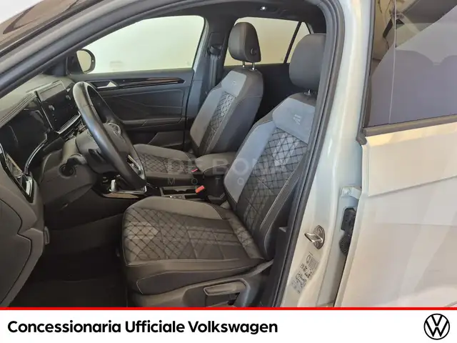 Volkswagen T-Roc view 5