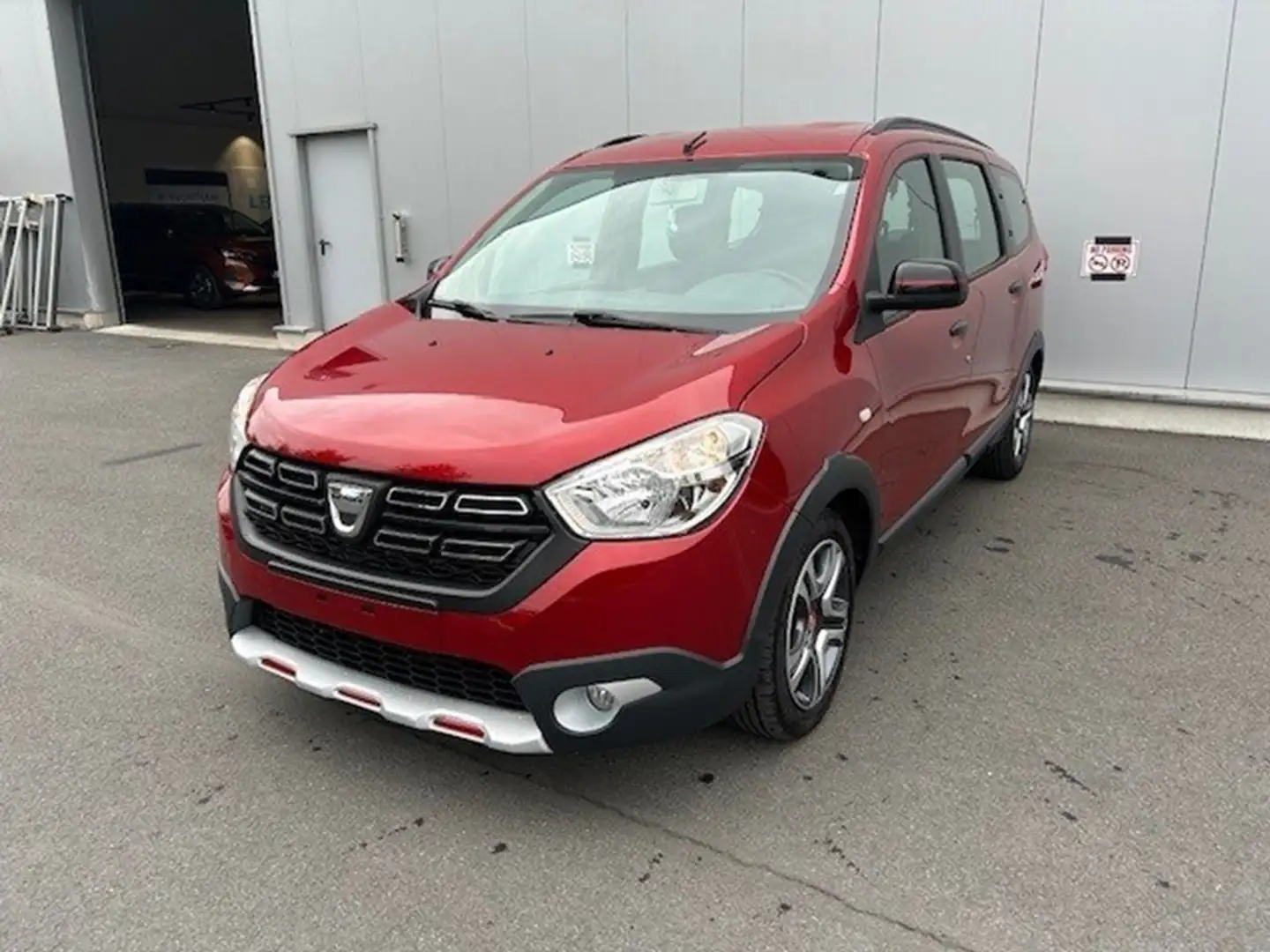 Dacia Lodgy 1.3 TCe 130PkStepway 7 Zitplaatsen Rouge - 1