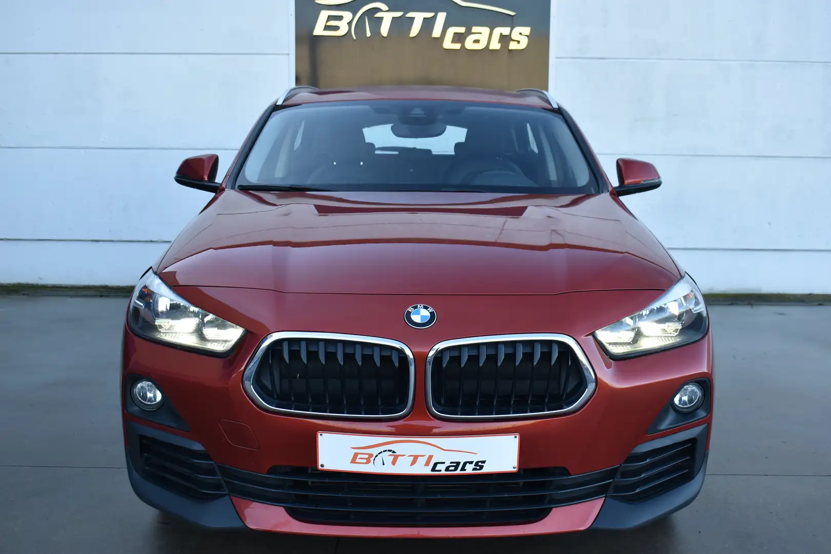 BMW X2 sDrive16d Automaat* Airco* PDC* Trekhaak Orange - 2