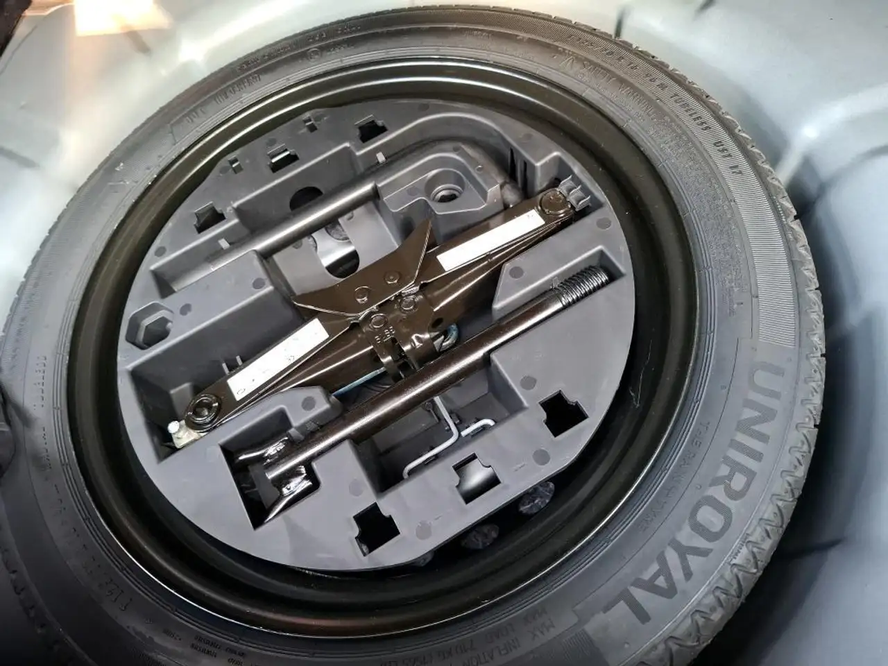 Renault Clio Citadine 3 portes — photo 8