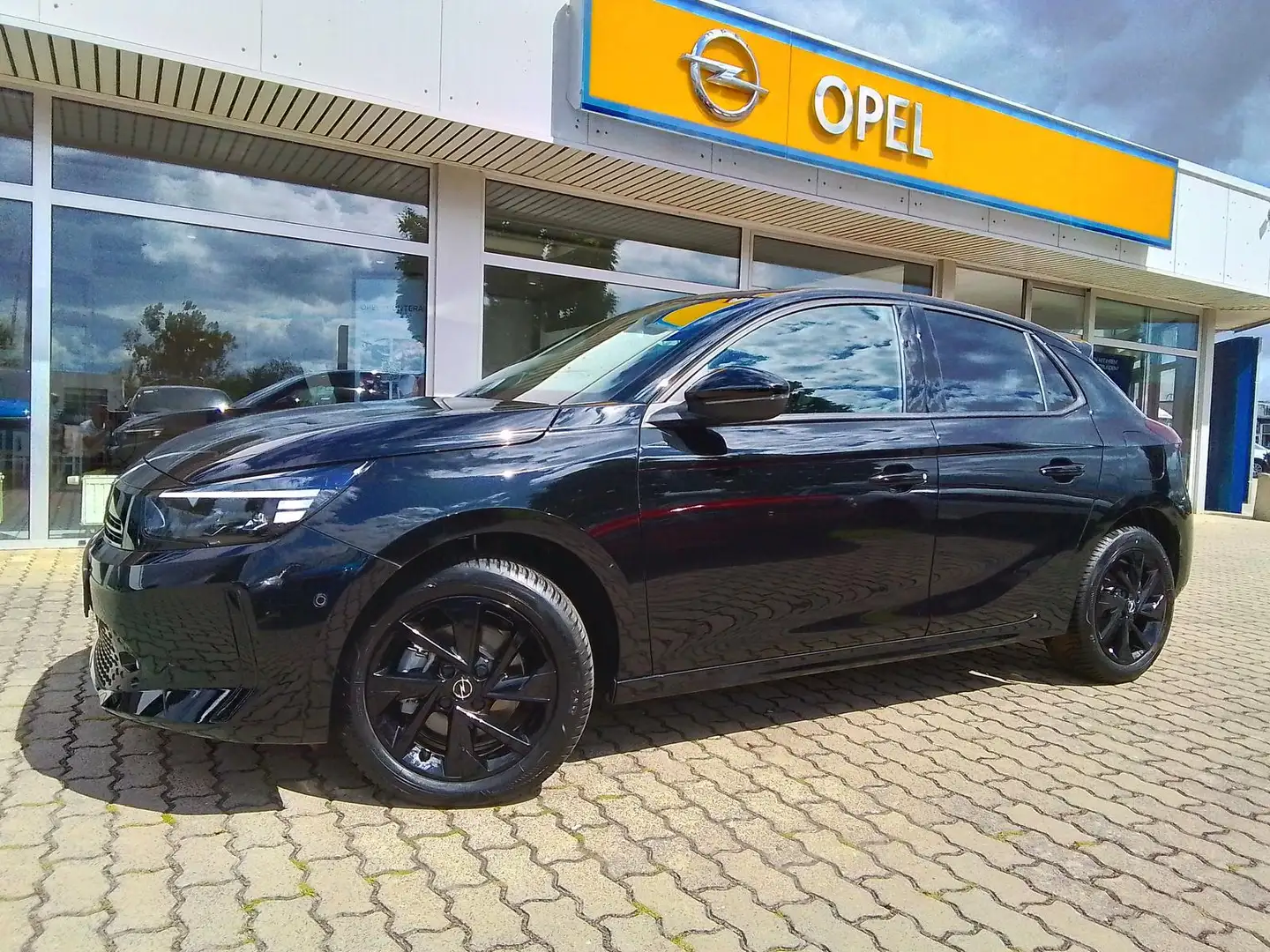 Opel Corsa F 1.2 GS Schwarz - 2