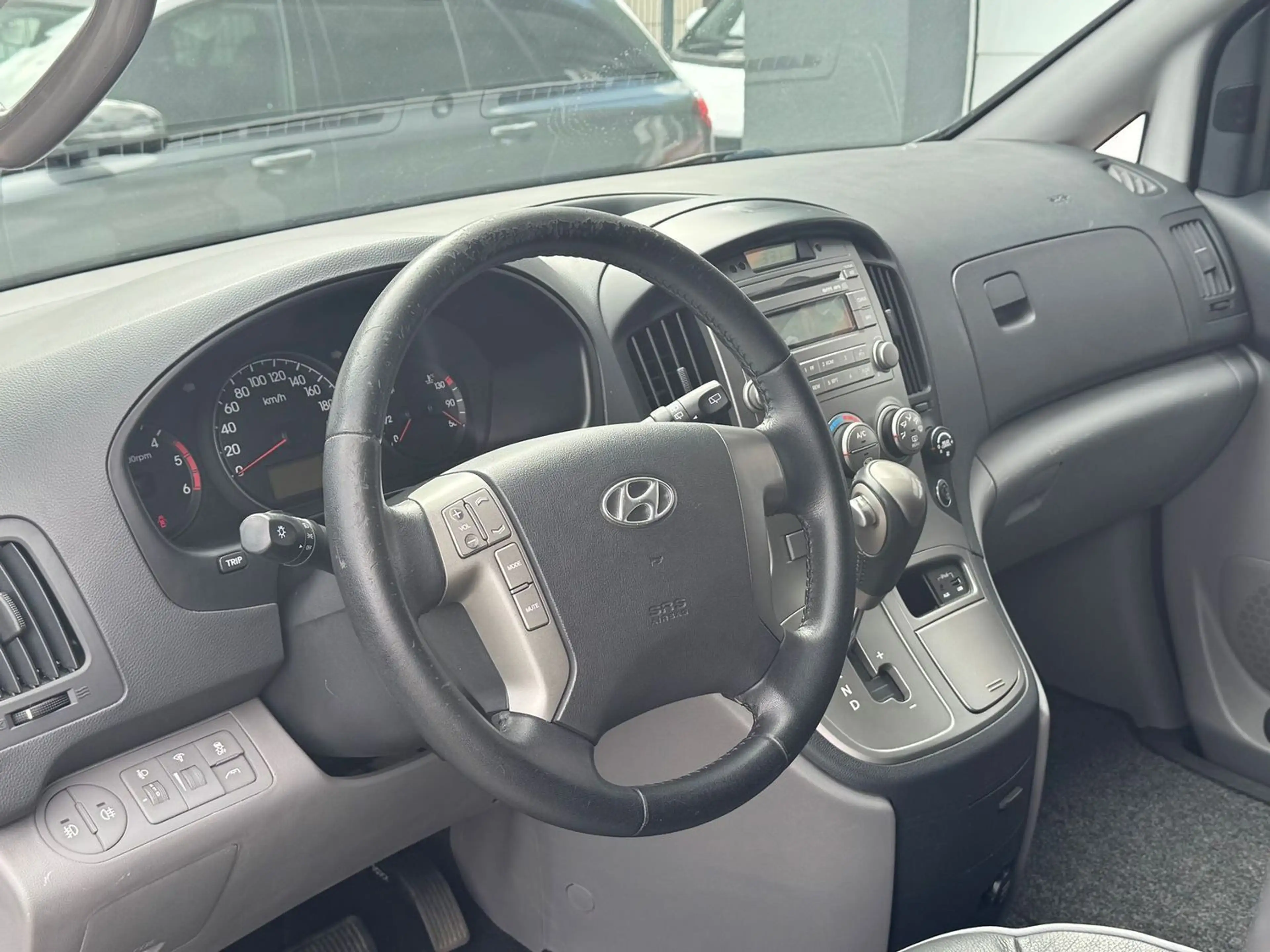 Hyundai H-1 Travel Comfort Leder SHZ AHK Standh. 8Sitze — photo 12