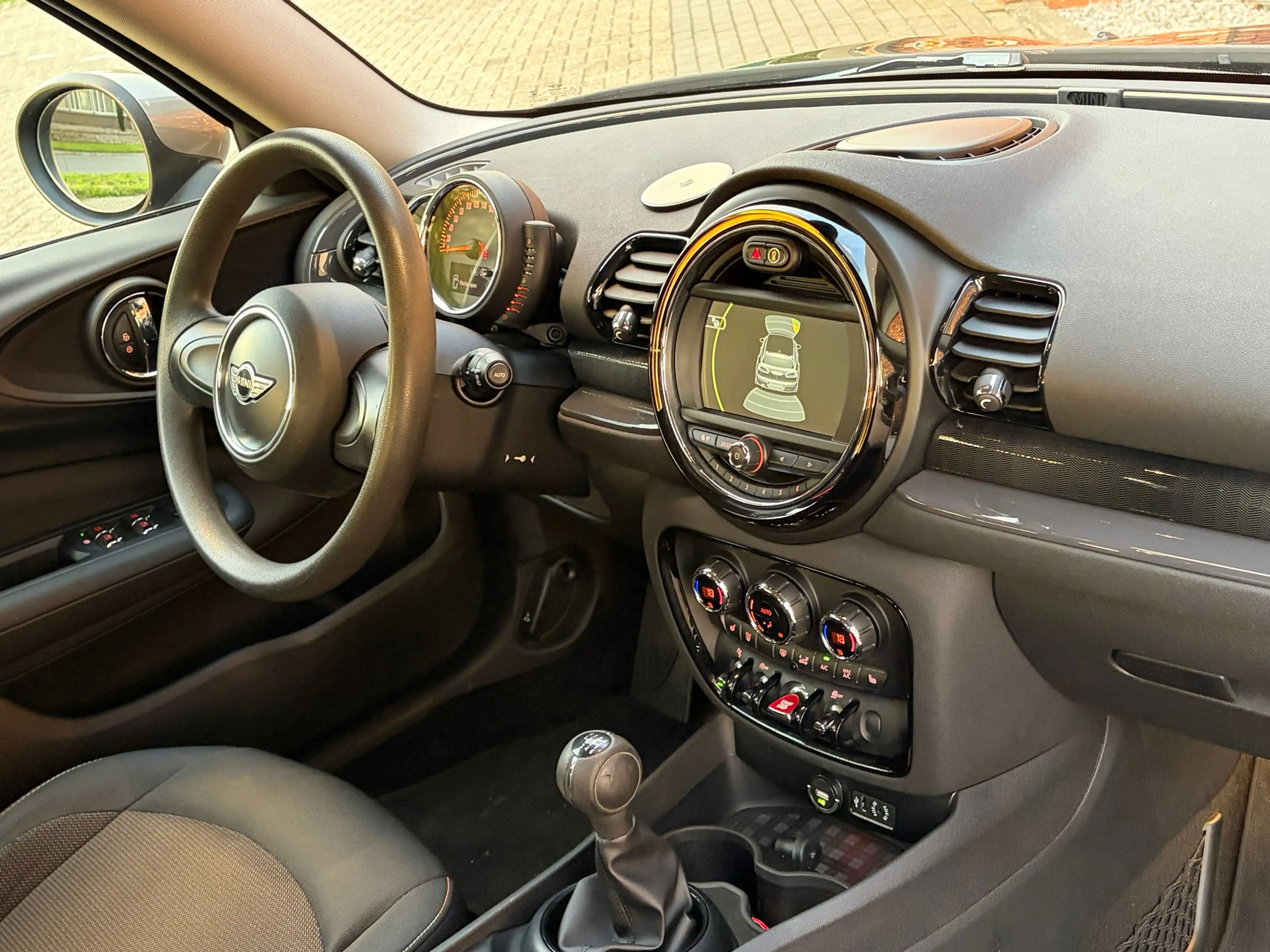 MINI Cooper Clubman 1.5 Serious Business Stoelverw Pdc Two-Tone Clima — photo 3