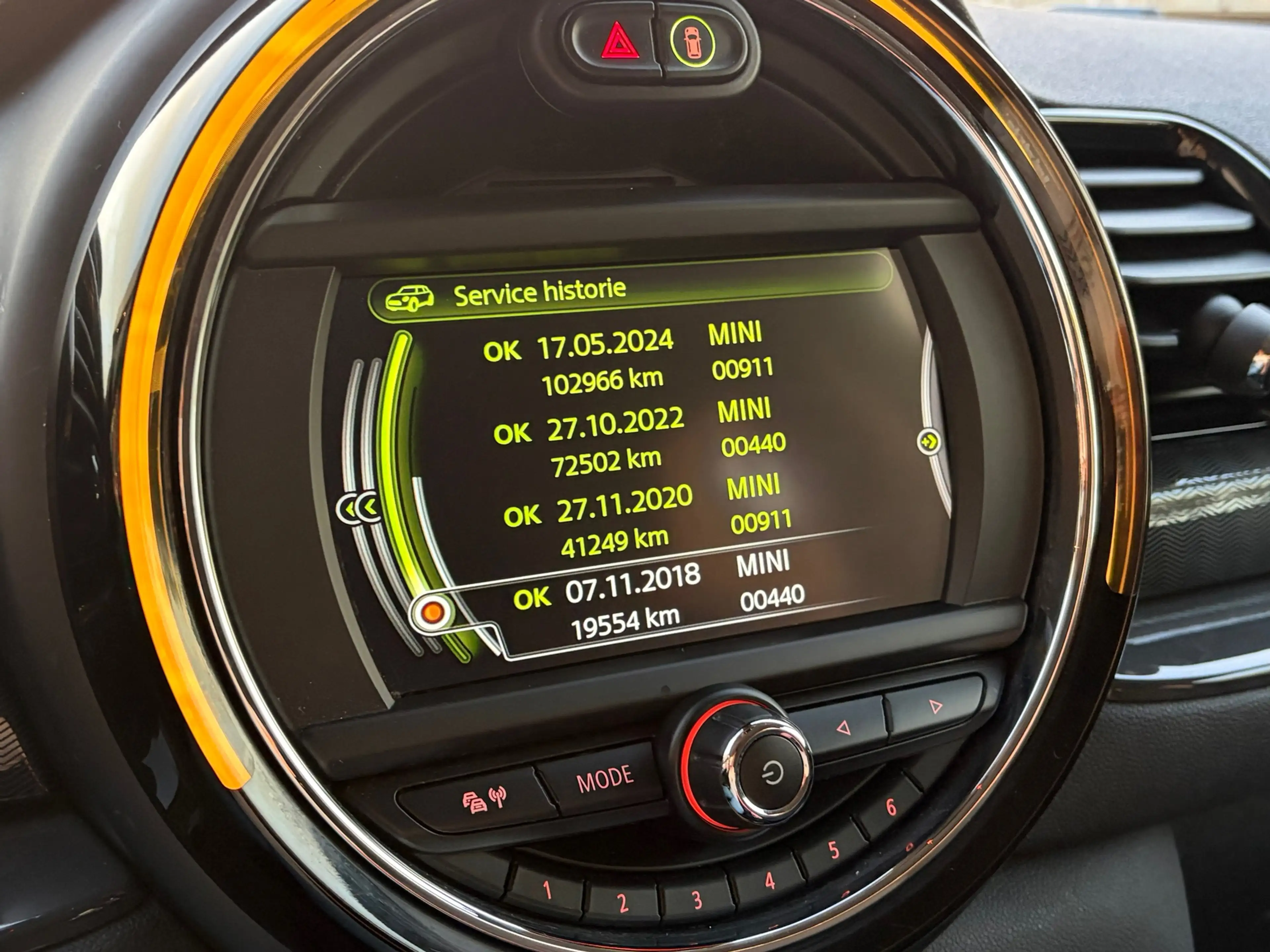 MINI Cooper Clubman 1.5 Serious Business Stoelverw Pdc Two-Tone Clima — photo 33
