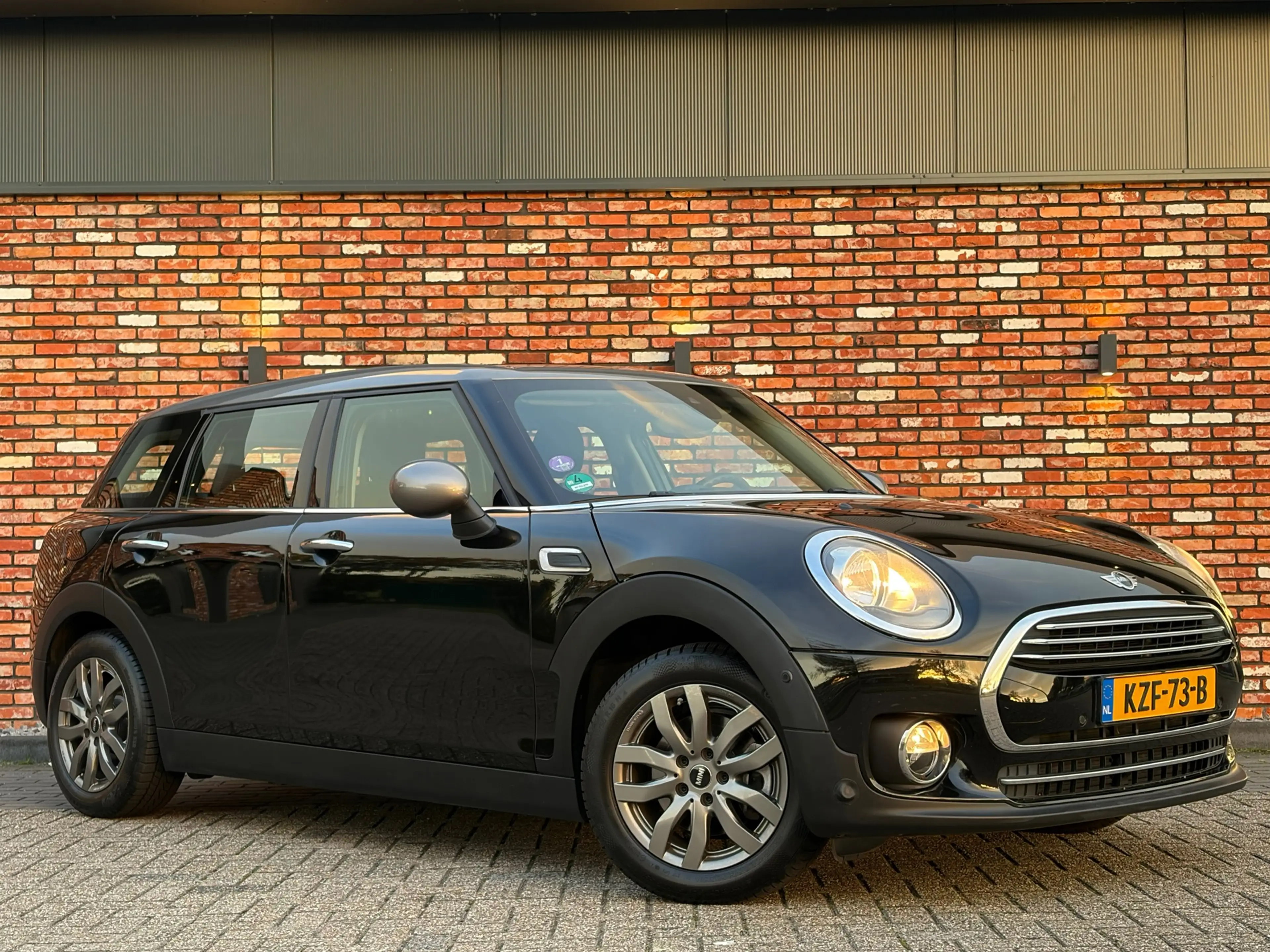 MINI Cooper Clubman 1.5 Serious Business Stoelverw Pdc Two-Tone Clima — photo 10