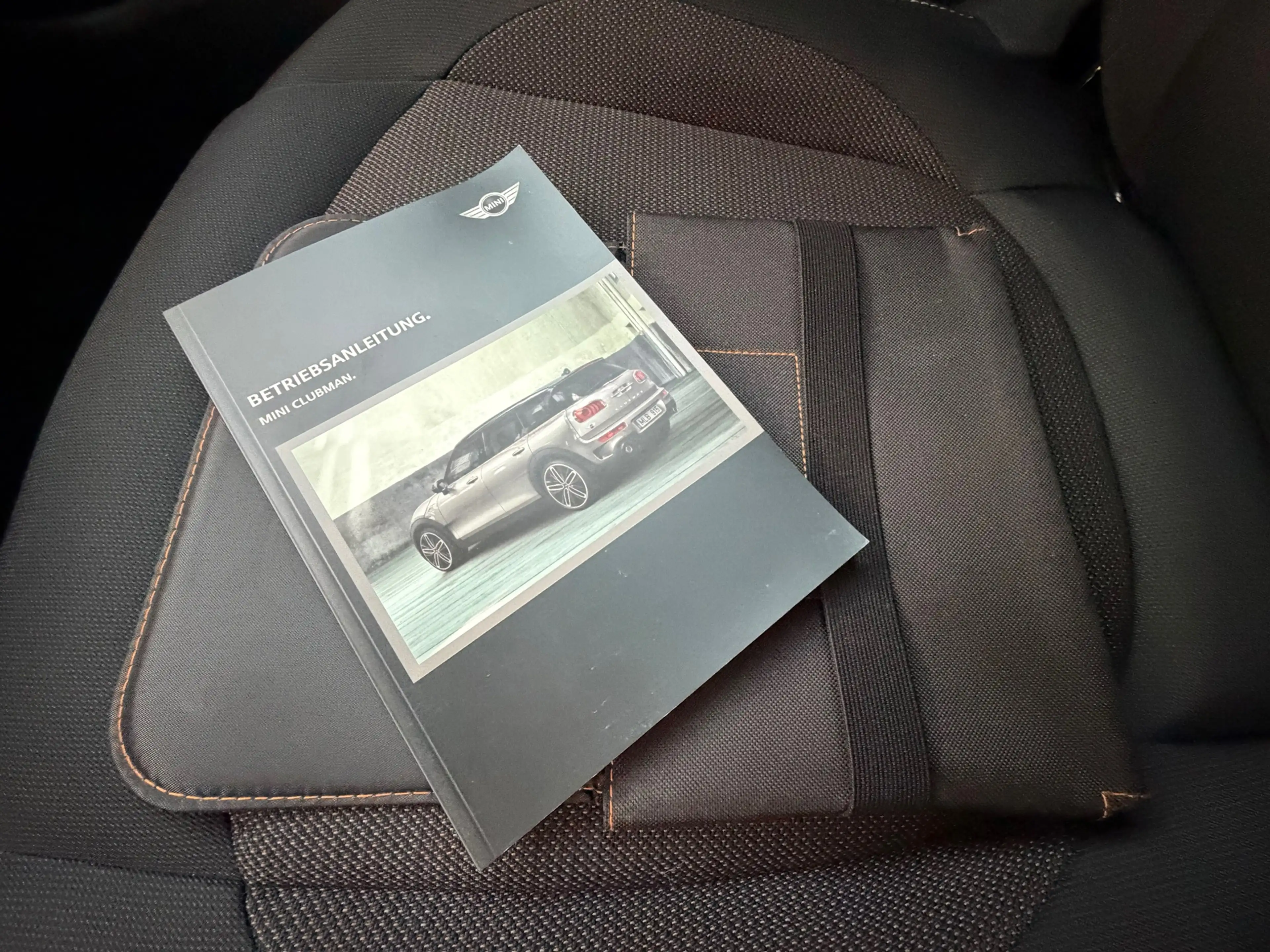 MINI Cooper Clubman 1.5 Serious Business Stoelverw Pdc Two-Tone Clima — photo 38
