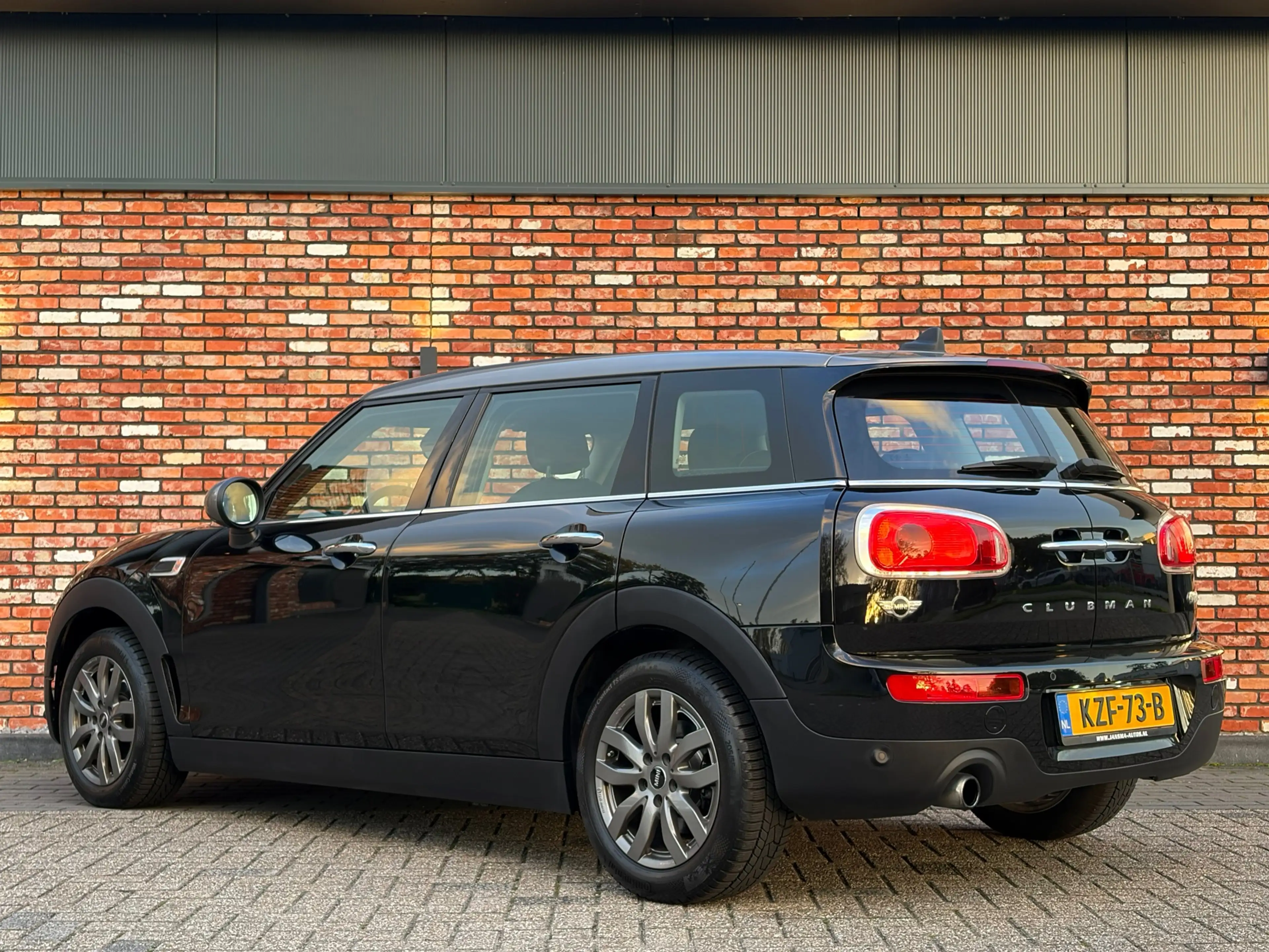 MINI Cooper Clubman 1.5 Serious Business Stoelverw Pdc Two-Tone Clima — photo 2