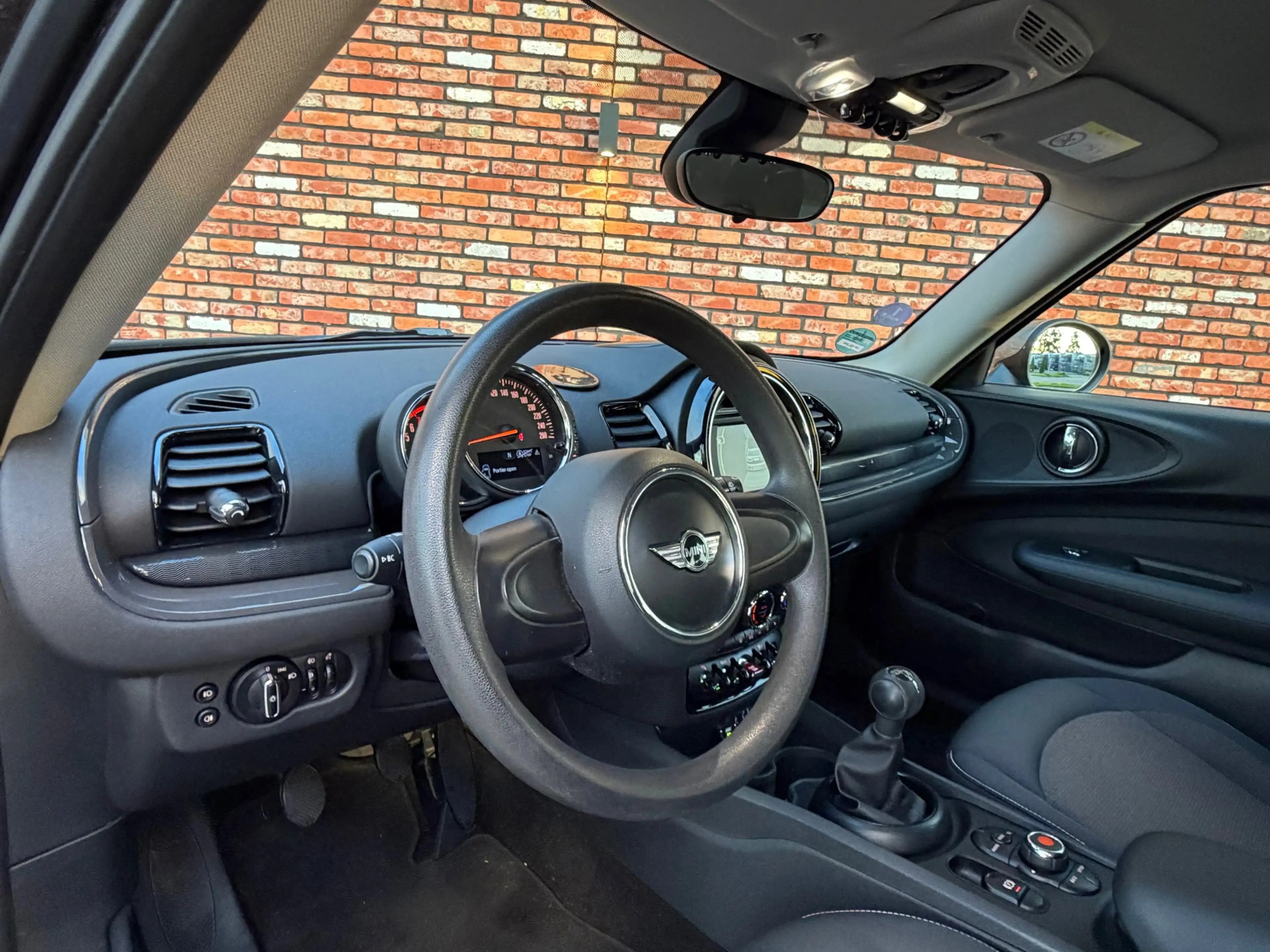 MINI Cooper Clubman 1.5 Serious Business Stoelverw Pdc Two-Tone Clima — photo 17